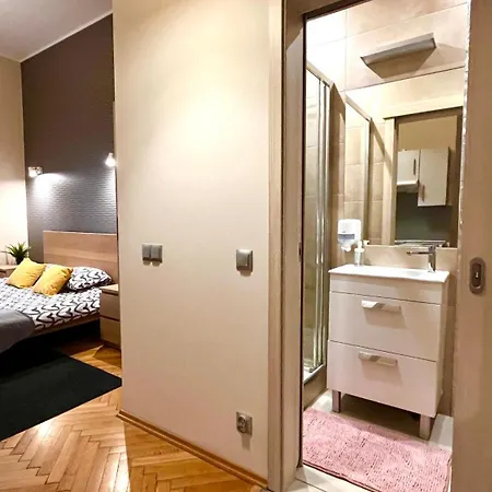 Cozy In Center Appartamento Cracovia